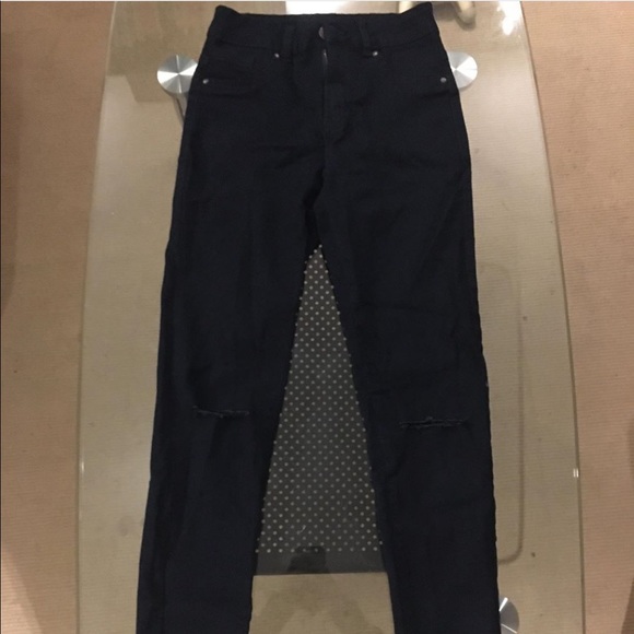 Size04 Black Ripped Jeans. - Picture 2 of 2